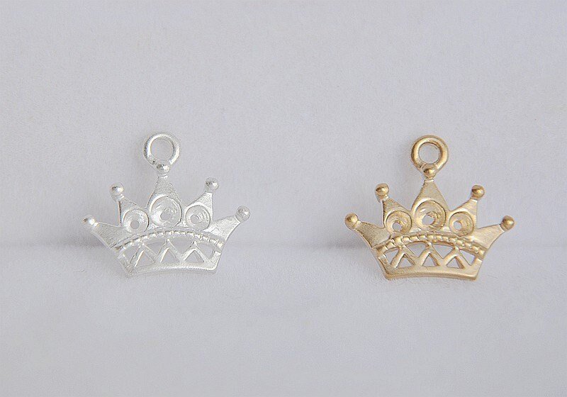 8 pcs  crown charms - small crown - raw brass plating  crown pendant