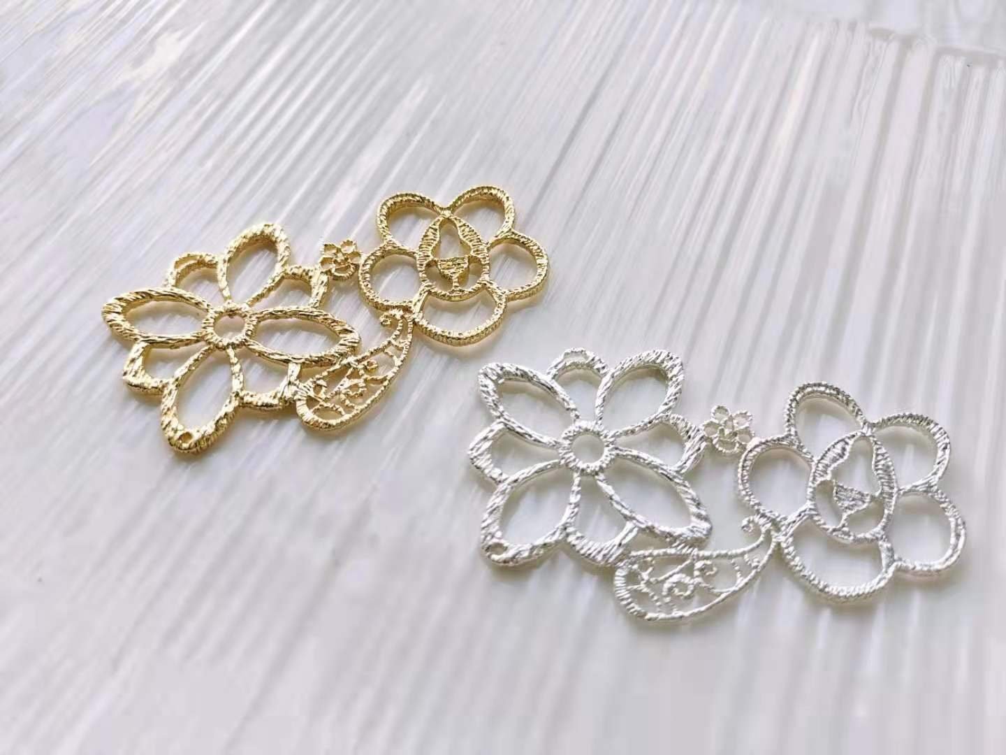 silver or gold jewelry flower charm - Flower Connector - Flower Brass Pendant - 4pcs plated brass lace style filigree cab pendant