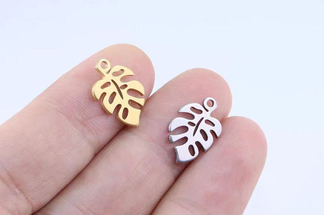 gold leaf pendant - 10 pcs  light gold plating alloy leaves pendant